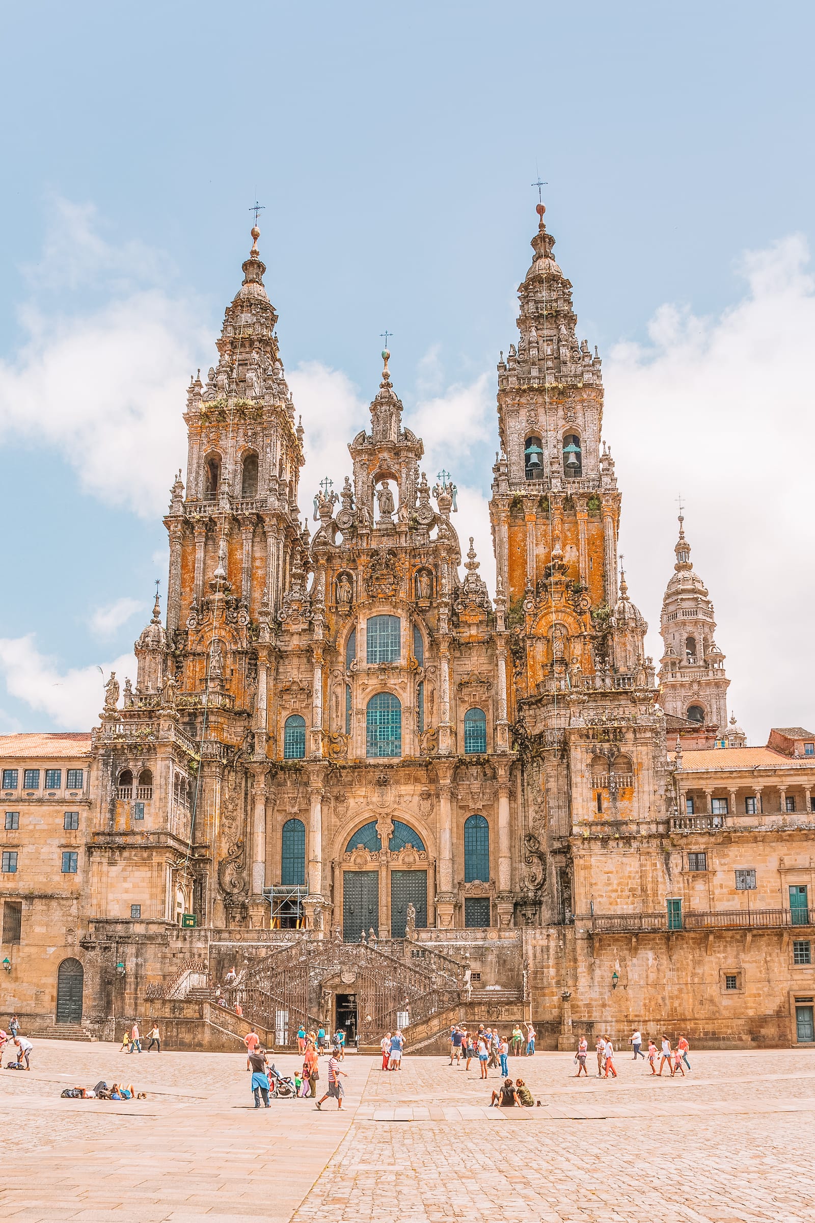 https://mdw-travel-data-us-east-1.s3.amazonaws.com/img/country/Spain/Santiago-Cathedral/img_03.jpg