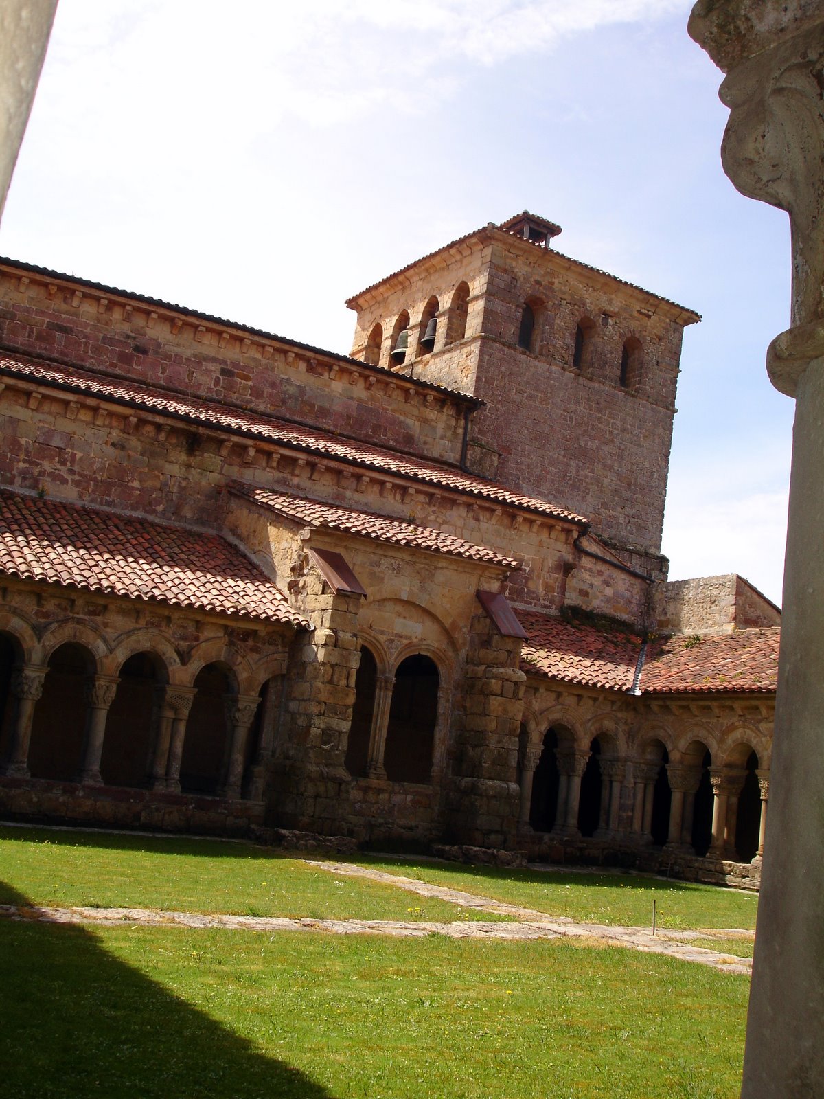 https://mdw-travel-data-us-east-1.s3.amazonaws.com/img/country/Spain/Santillana-del-Mar/img_03.jpg