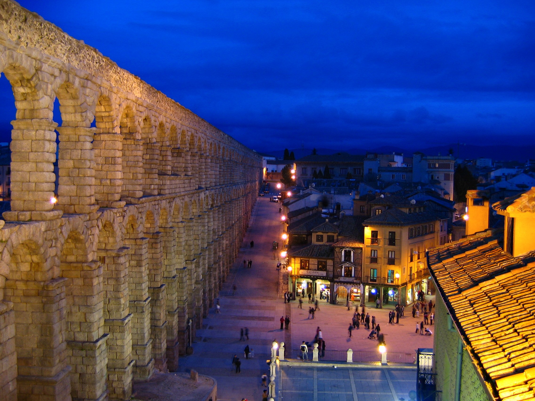 https://mdw-travel-data-us-east-1.s3.amazonaws.com/img/country/Spain/Segovia-Aqueduct/img_01.jpg