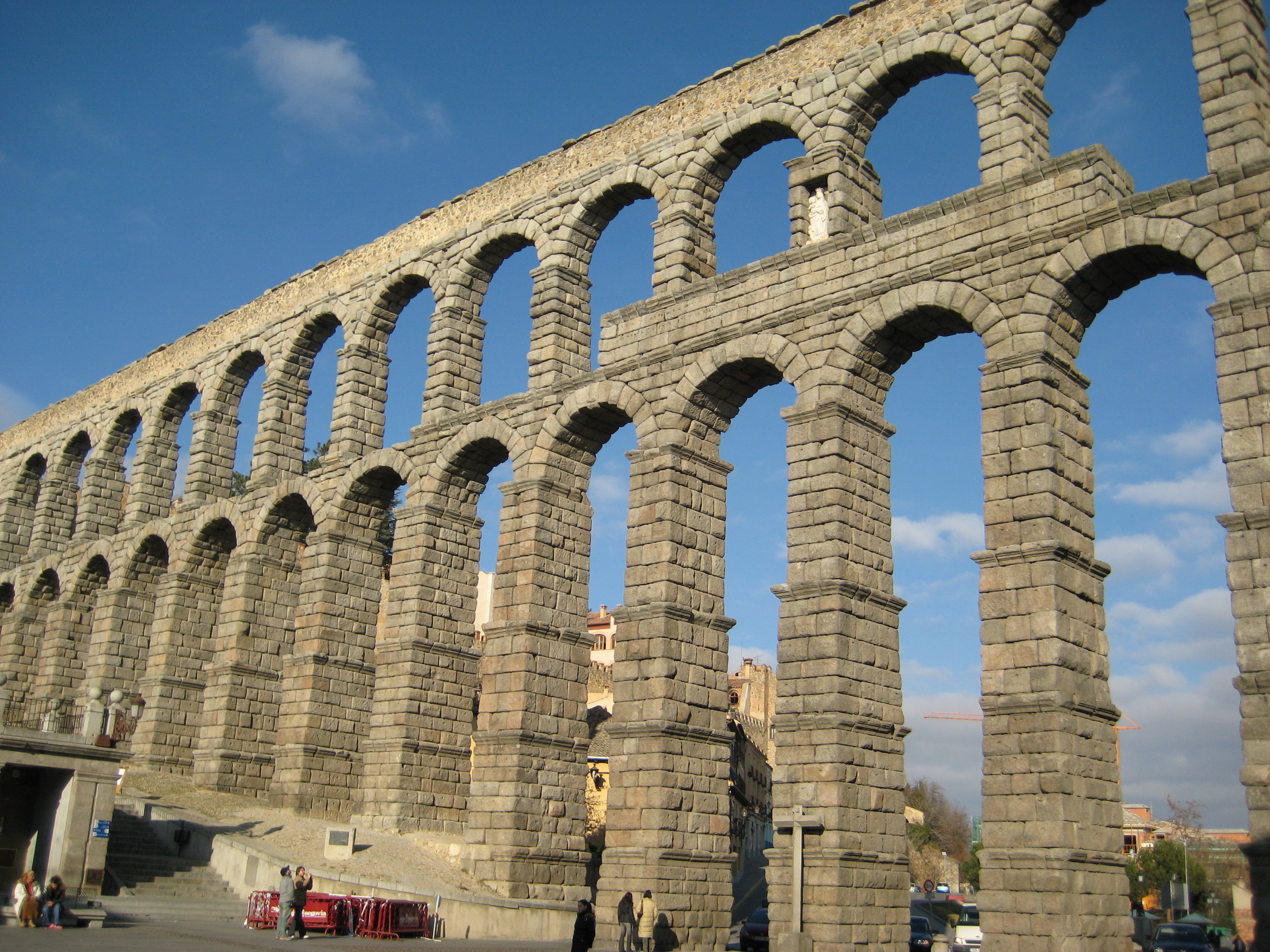 https://mdw-travel-data-us-east-1.s3.amazonaws.com/img/country/Spain/Segovia-Aqueduct/img_02.jpg