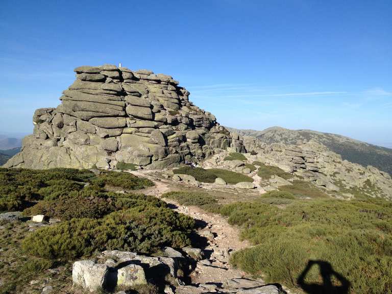 https://mdw-travel-data-us-east-1.s3.amazonaws.com/img/country/Spain/Senderismo-Sierra-de-Guadarrama/img_02.jpg