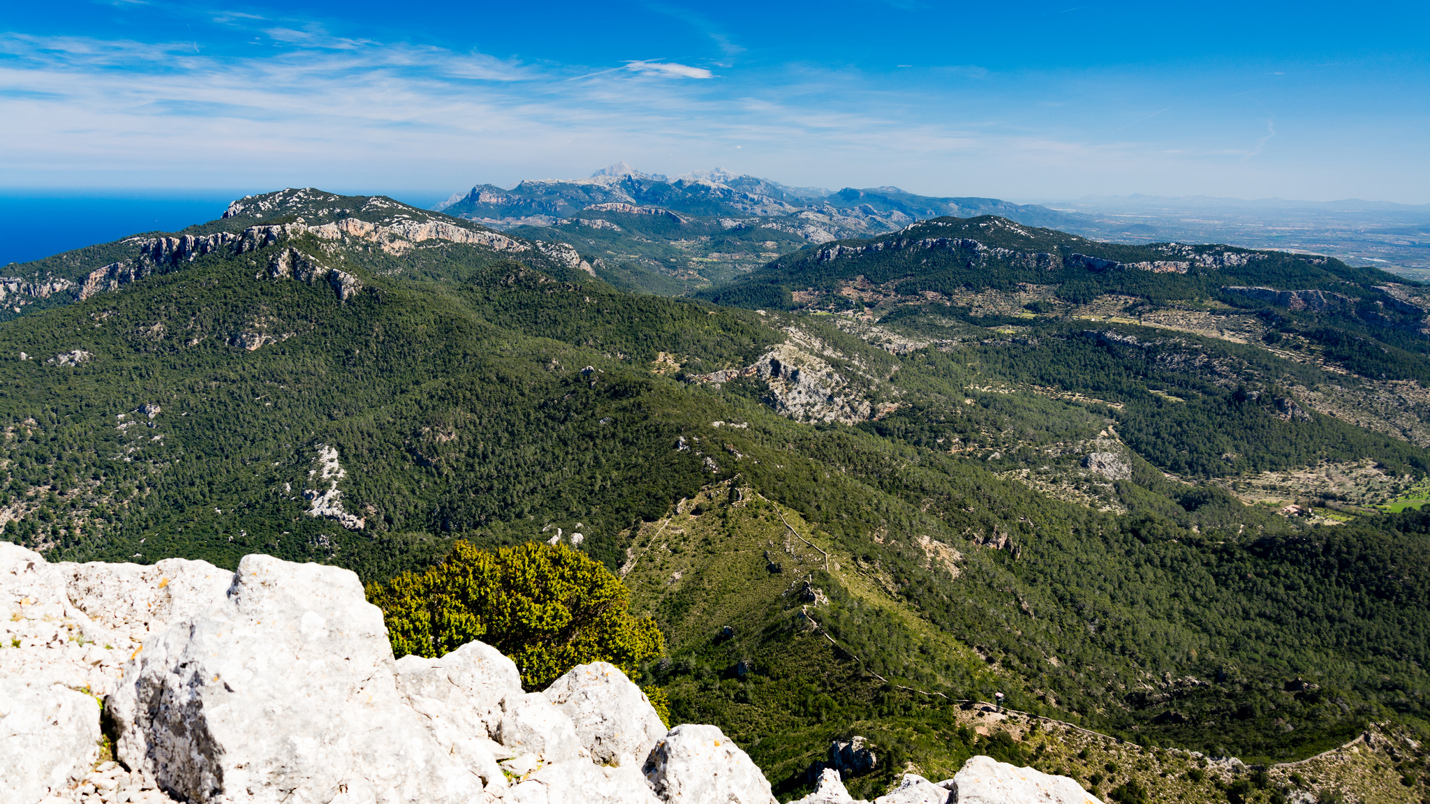 https://mdw-travel-data-us-east-1.s3.amazonaws.com/img/country/Spain/Serra-de-Tramuntana/img_04.jpg