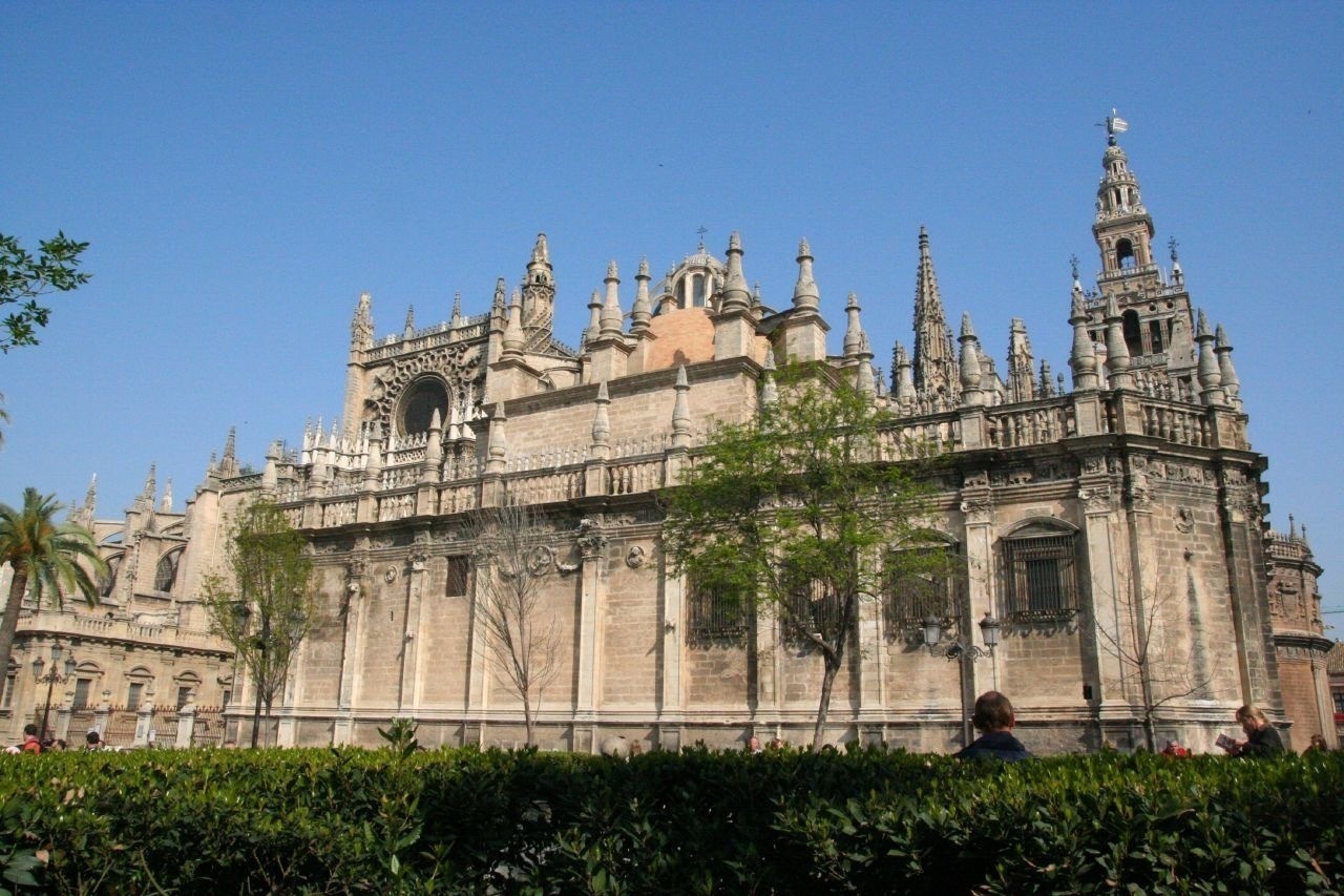 https://mdw-travel-data-us-east-1.s3.amazonaws.com/img/country/Spain/Seville-Cathedral/img_03.jpg