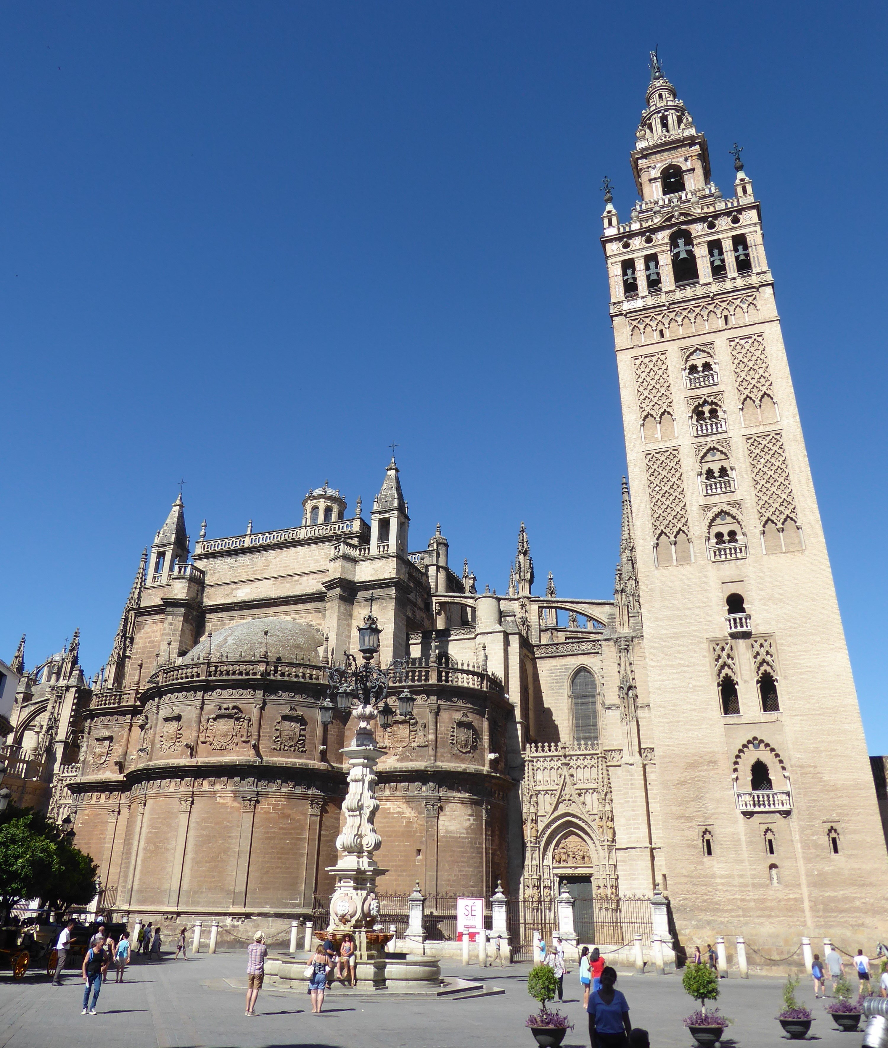 https://mdw-travel-data-us-east-1.s3.amazonaws.com/img/country/Spain/Seville-Cathedral/img_05.jpg