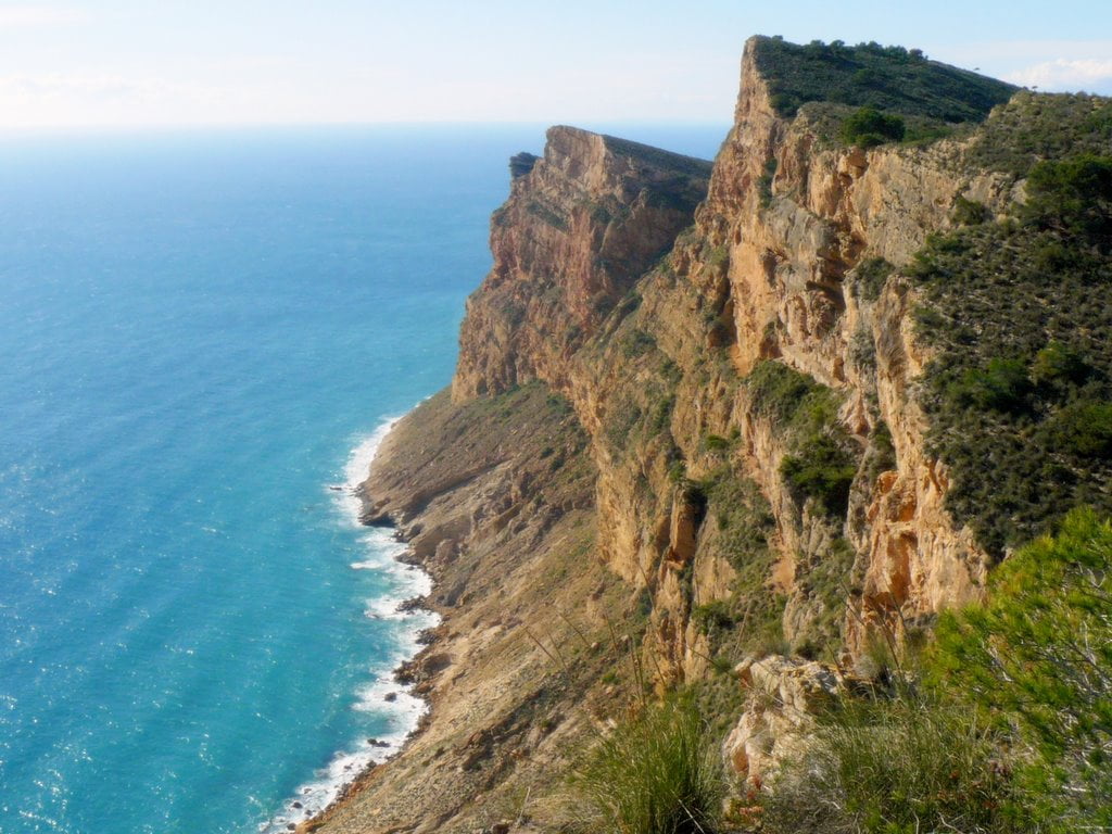 https://mdw-travel-data-us-east-1.s3.amazonaws.com/img/country/Spain/Sierra-Helada-Natural-Park/img_00.jpg