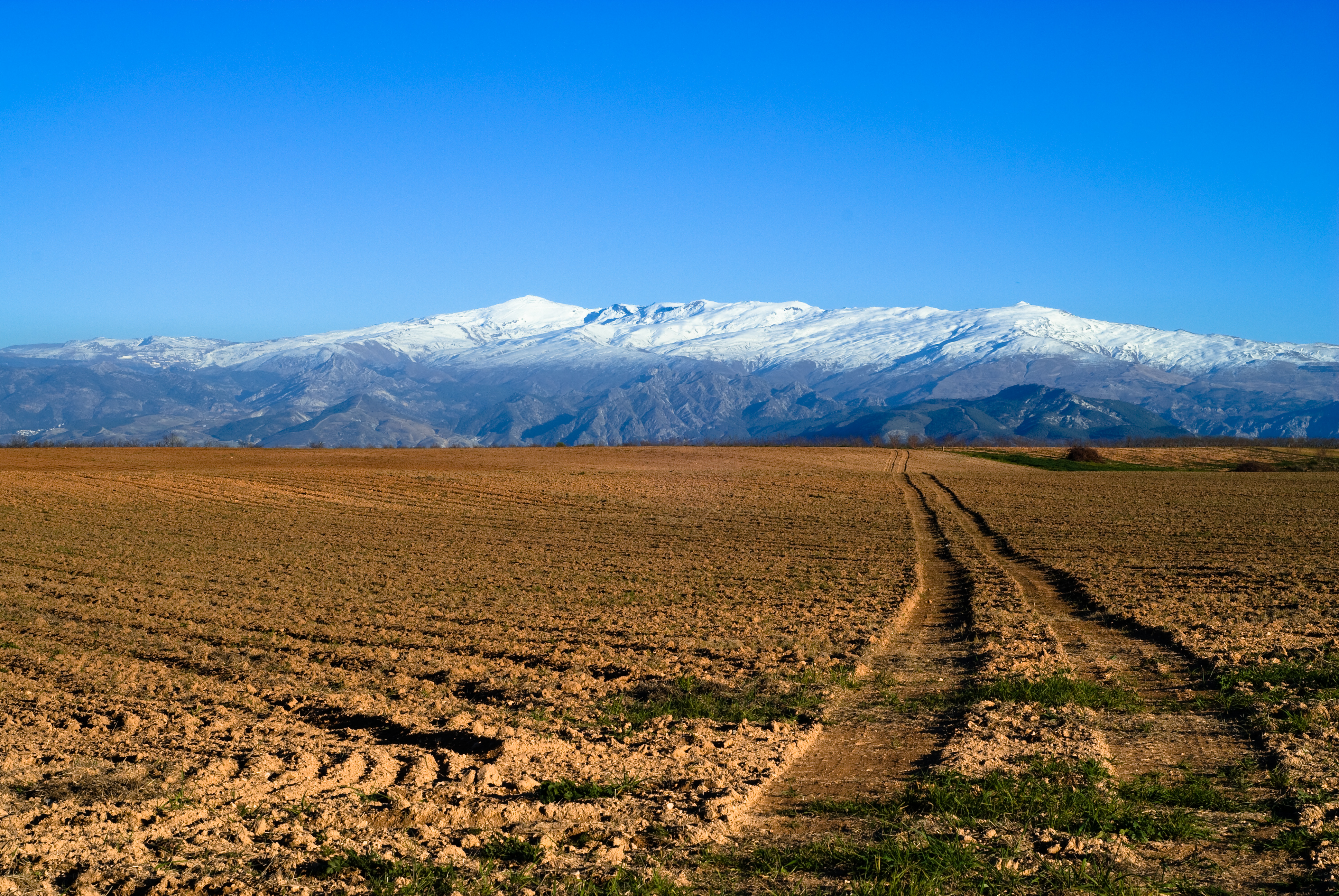 https://mdw-travel-data-us-east-1.s3.amazonaws.com/img/country/Spain/Sierra-Nevada/img_02.jpg