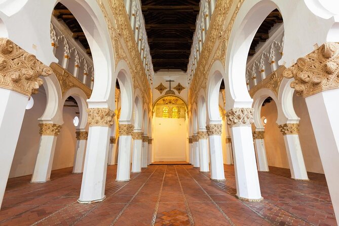 https://mdw-travel-data-us-east-1.s3.amazonaws.com/img/country/Spain/Sinagoga-de-Santa-Maria-La-Blanca/img_00.jpg