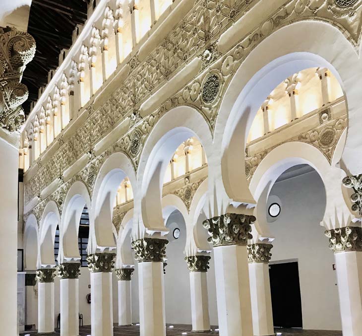 https://mdw-travel-data-us-east-1.s3.amazonaws.com/img/country/Spain/Sinagoga-de-Santa-Maria-La-Blanca/img_01.jpg