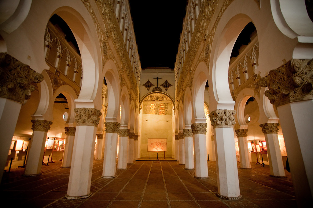 https://mdw-travel-data-us-east-1.s3.amazonaws.com/img/country/Spain/Sinagoga-de-Santa-Maria-La-Blanca/img_03.jpg