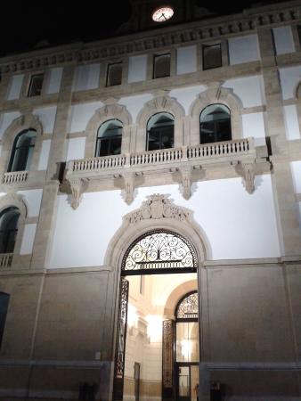 https://mdw-travel-data-us-east-1.s3.amazonaws.com/img/country/Spain/Tabakalera/img_04.jpg