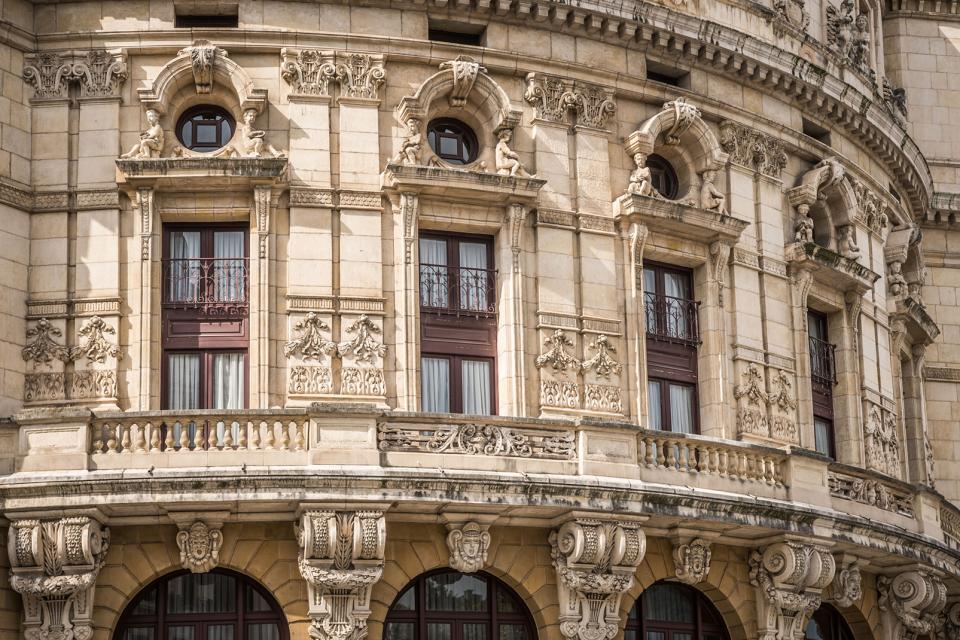 https://mdw-travel-data-us-east-1.s3.amazonaws.com/img/country/Spain/Teatro-Arriaga/img_03.jpg