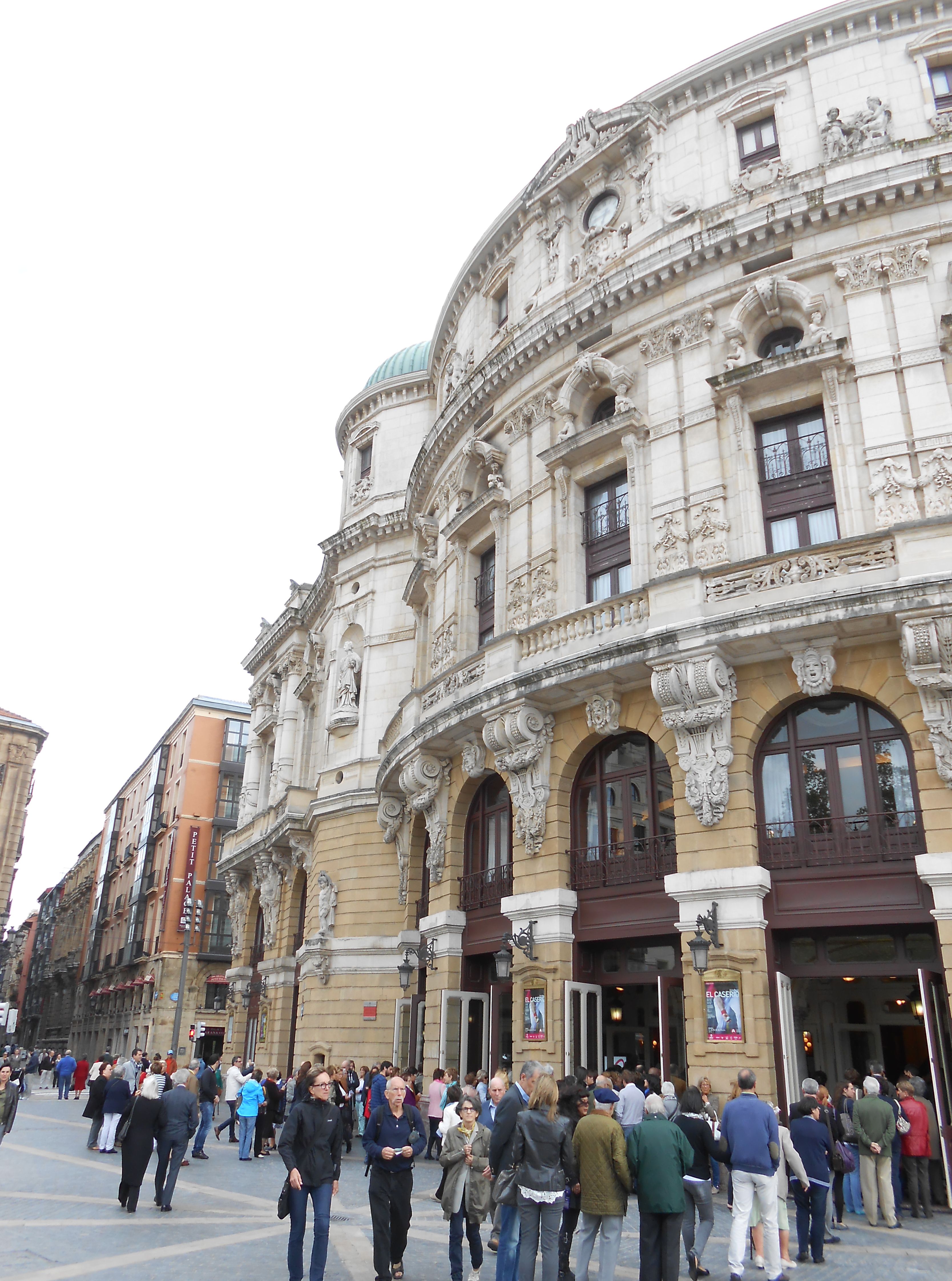 https://mdw-travel-data-us-east-1.s3.amazonaws.com/img/country/Spain/Teatro-Arriaga/img_04.jpg