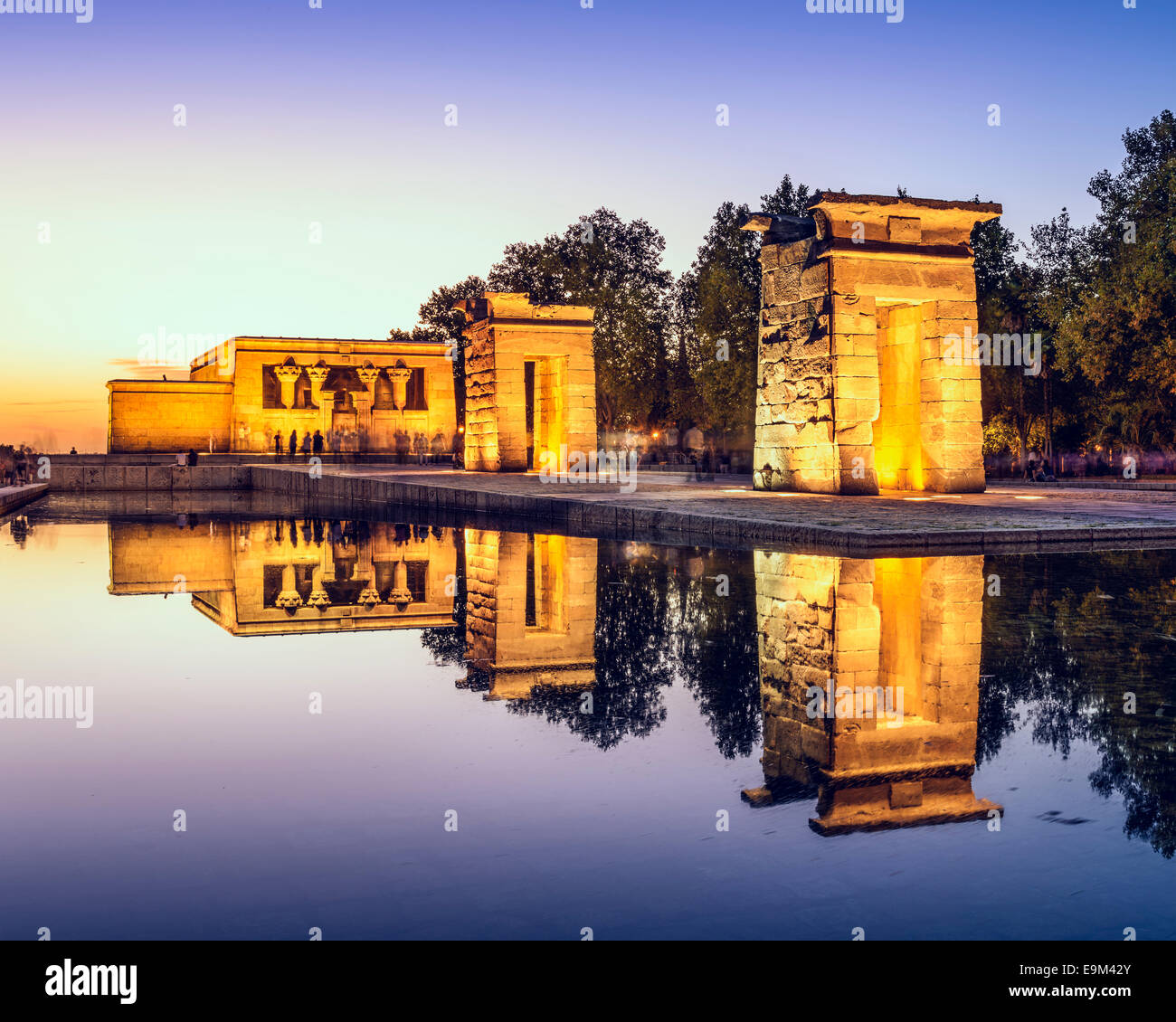 https://mdw-travel-data-us-east-1.s3.amazonaws.com/img/country/Spain/Temple-of-Debod/img_02.jpg