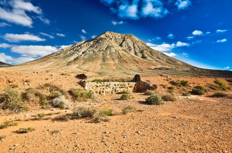 https://mdw-travel-data-us-east-1.s3.amazonaws.com/img/country/Spain/Tindaya-Mountain/img_04.jpg