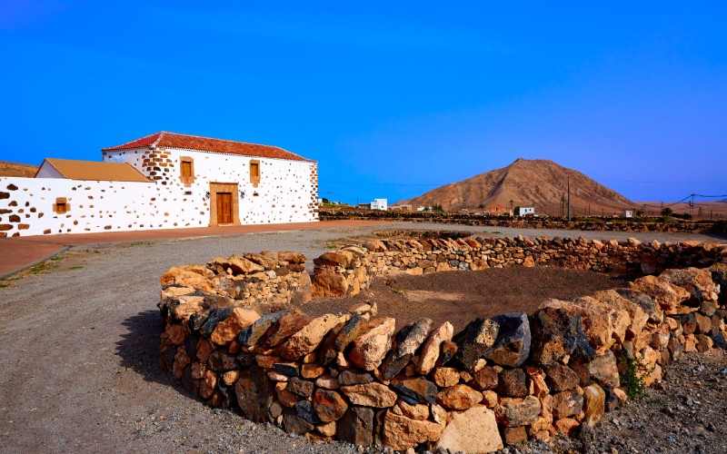 https://mdw-travel-data-us-east-1.s3.amazonaws.com/img/country/Spain/Tindaya-Mountain/img_05.jpg