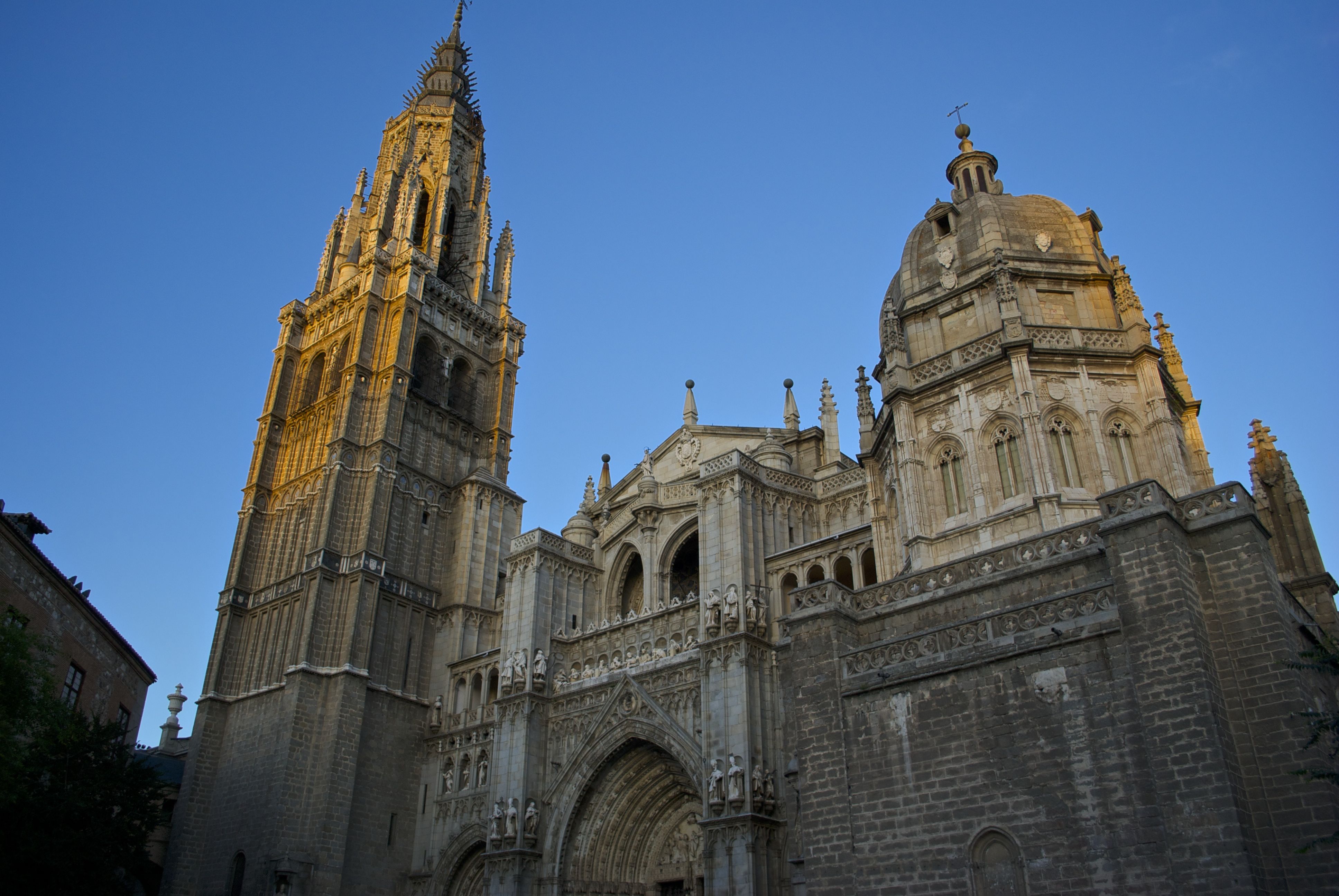 https://mdw-travel-data-us-east-1.s3.amazonaws.com/img/country/Spain/Toledo-Cathedral/img_04.jpg