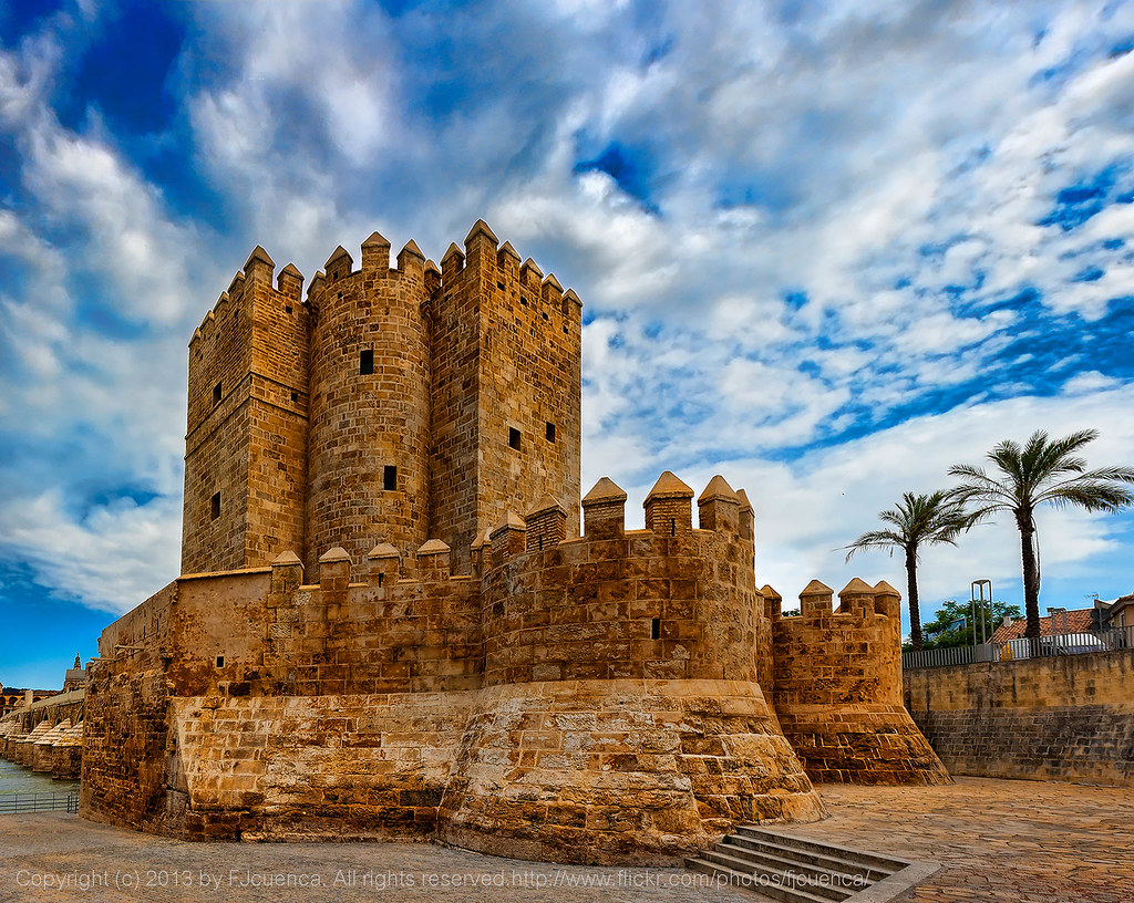 https://mdw-travel-data-us-east-1.s3.amazonaws.com/img/country/Spain/Torre-de-la-Calahorra/img_00.jpg