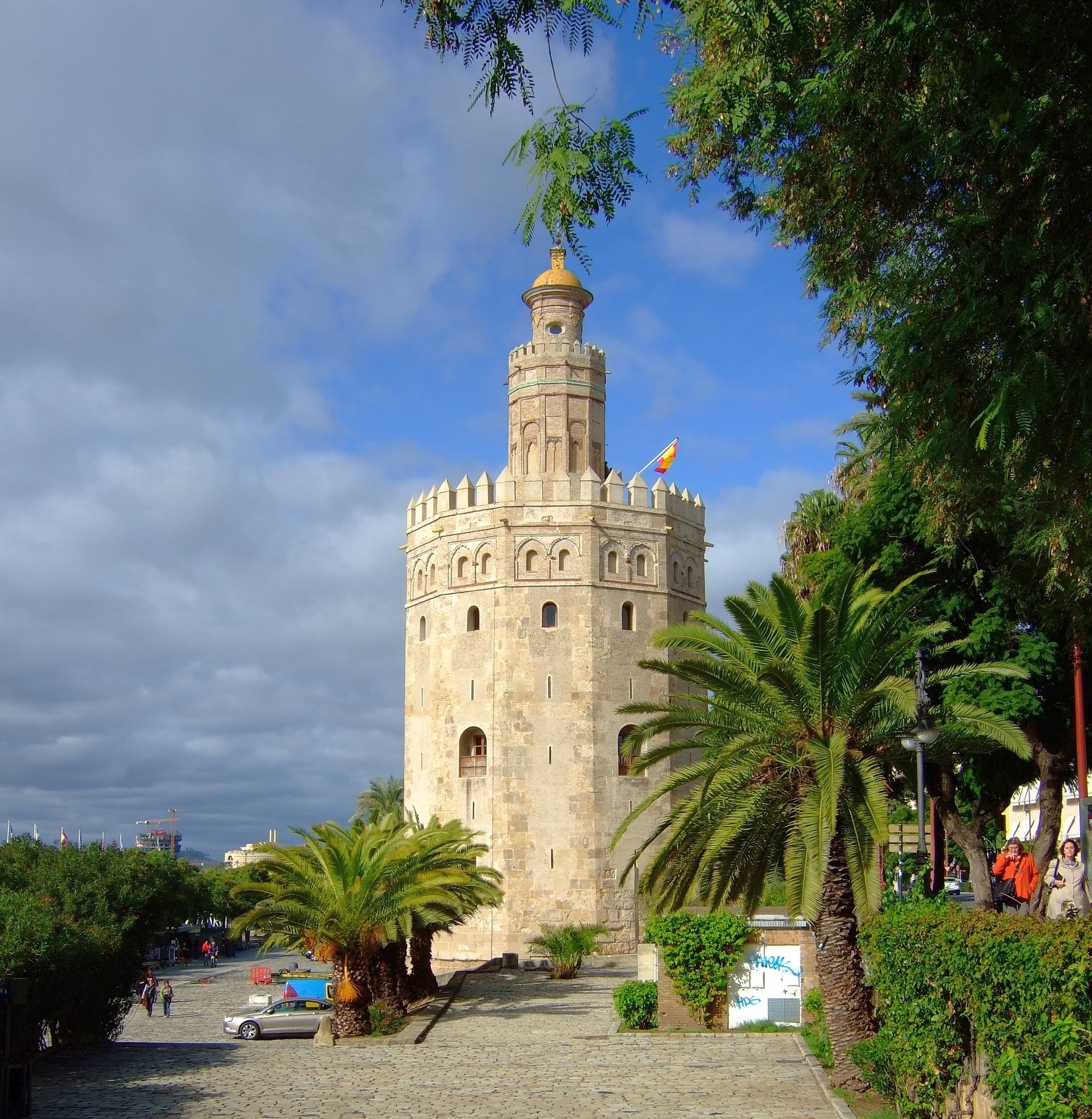 https://mdw-travel-data-us-east-1.s3.amazonaws.com/img/country/Spain/Torre-del-Oro/img_03.jpg