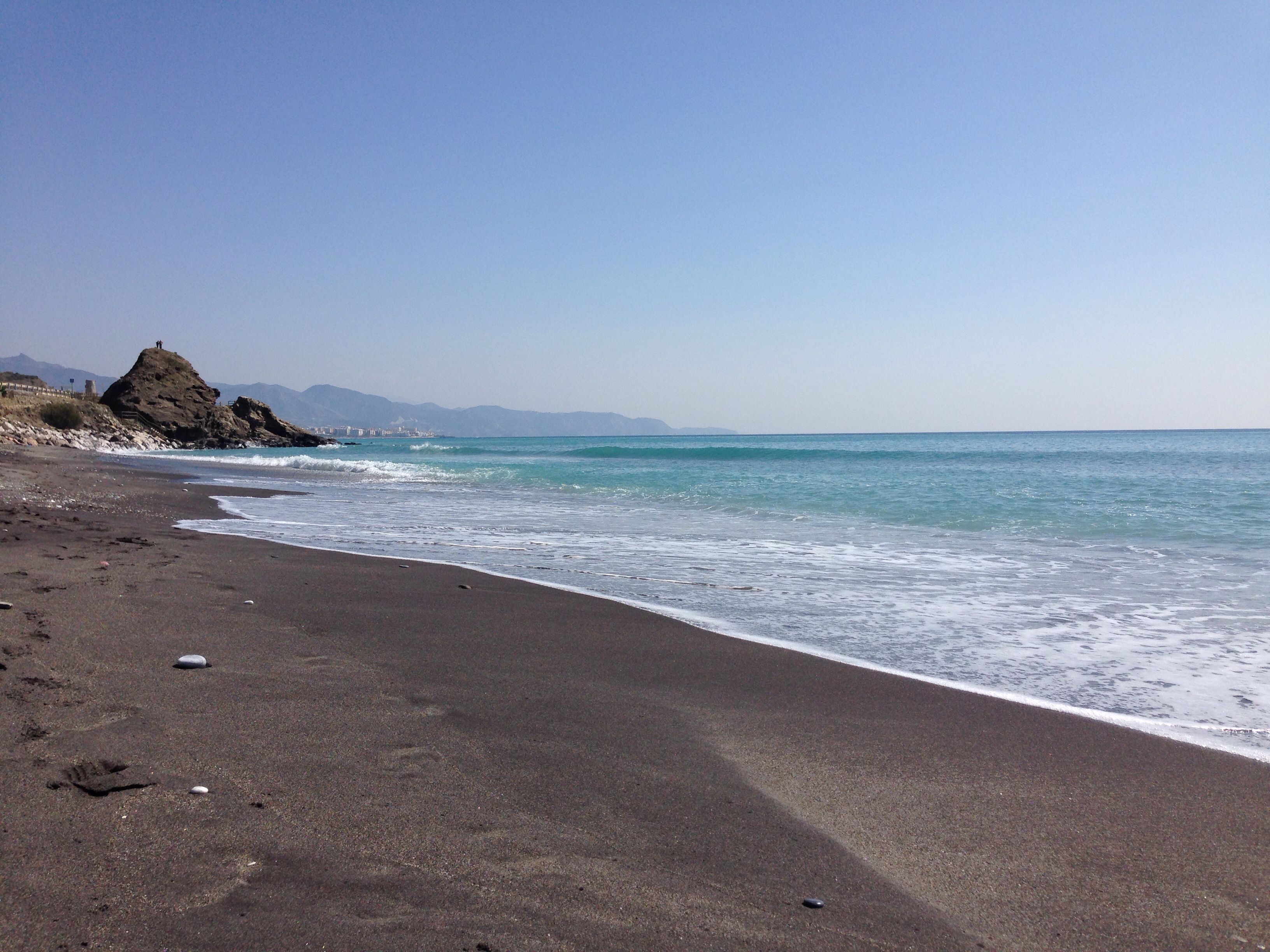 https://mdw-travel-data-us-east-1.s3.amazonaws.com/img/country/Spain/Torrox-Costa-Beach/img_00.jpg