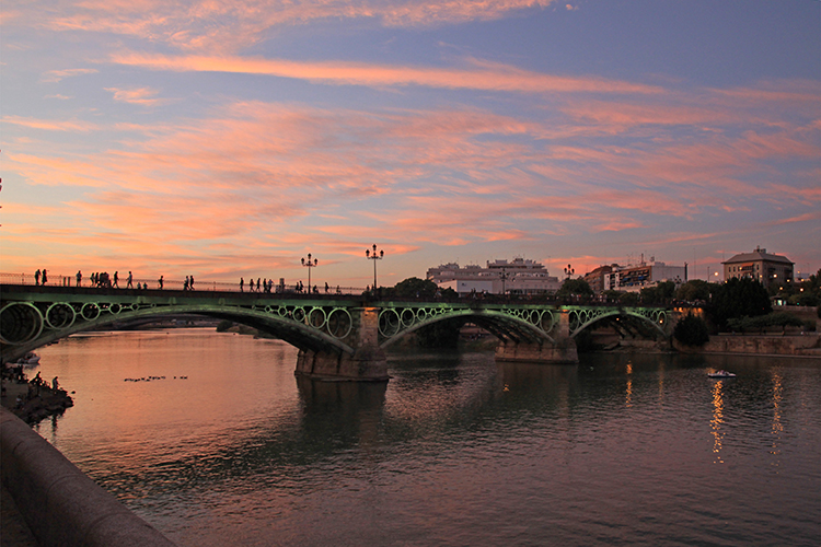 https://mdw-travel-data-us-east-1.s3.amazonaws.com/img/country/Spain/Triana-Bridge/img_03.jpg