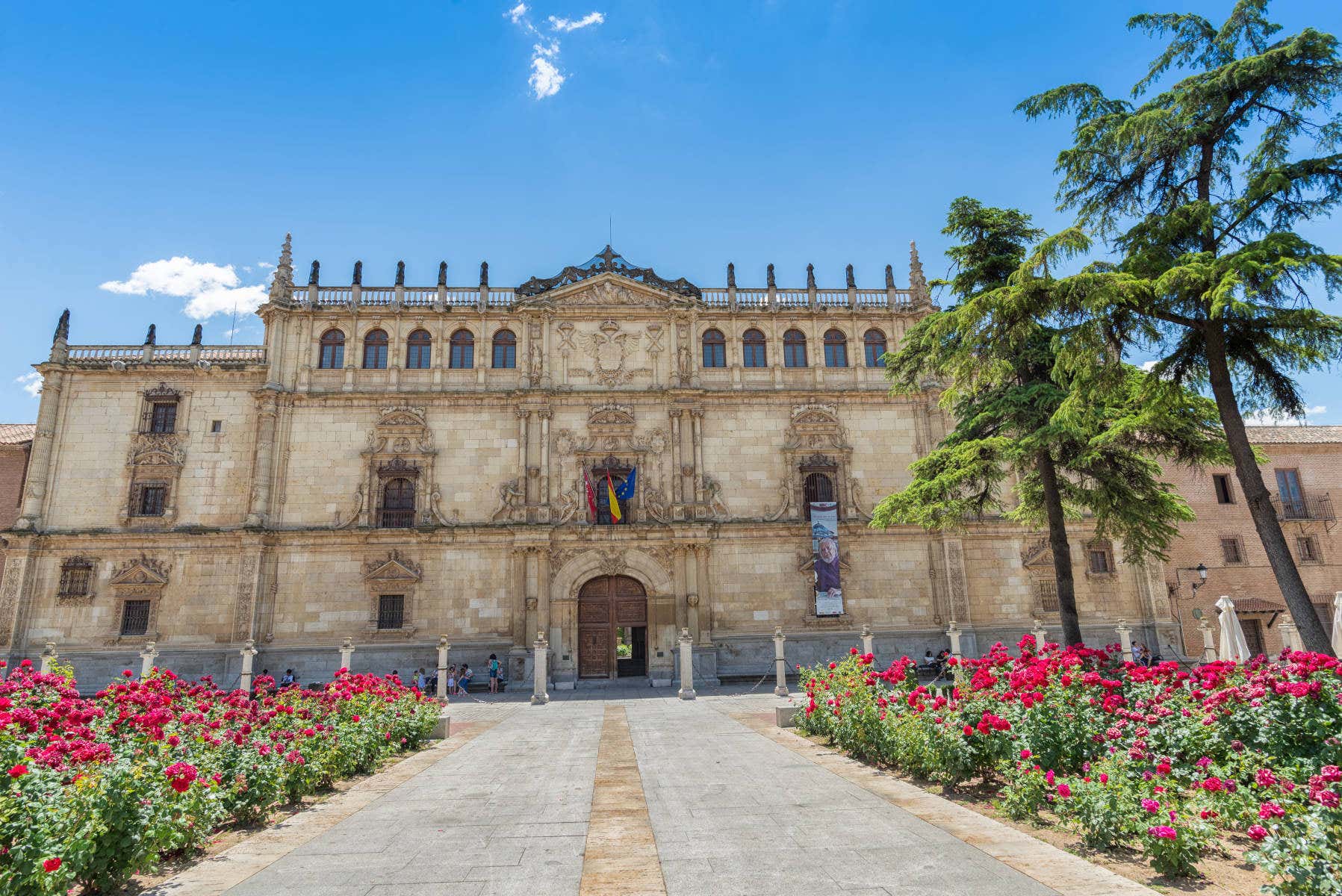 https://mdw-travel-data-us-east-1.s3.amazonaws.com/img/country/Spain/Universidad-de-Alcala-de-Henares/img_00.jpg