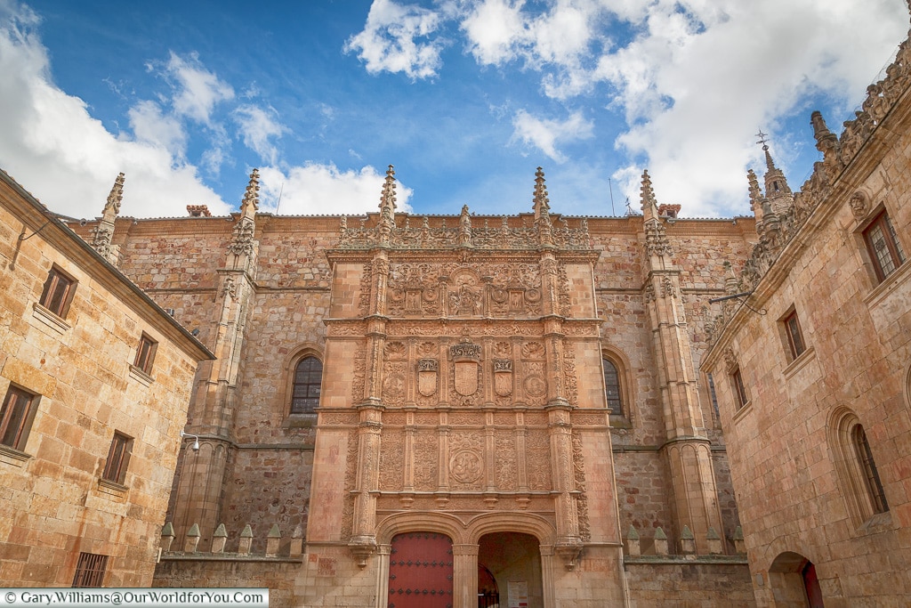https://mdw-travel-data-us-east-1.s3.amazonaws.com/img/country/Spain/University-of-Salamanca/img_02.jpg