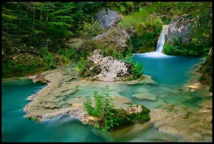 https://mdw-travel-data-us-east-1.s3.amazonaws.com/img/country/Spain/Urederra-Natural-Park/img_02.jpg