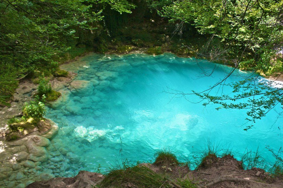 https://mdw-travel-data-us-east-1.s3.amazonaws.com/img/country/Spain/Urederra-Natural-Park/img_03.jpg