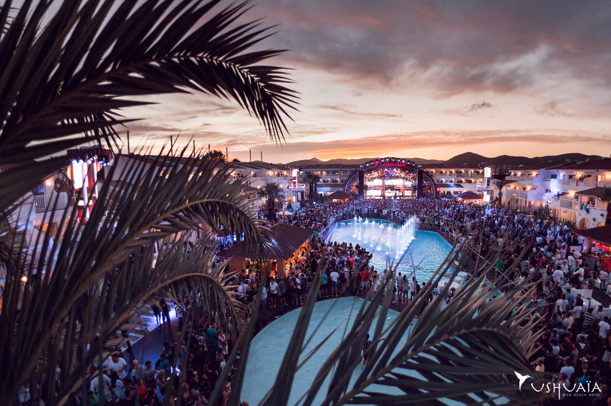 https://mdw-travel-data-us-east-1.s3.amazonaws.com/img/country/Spain/Ushuaia-Ibiza-Beach-Club/img_03.jpg