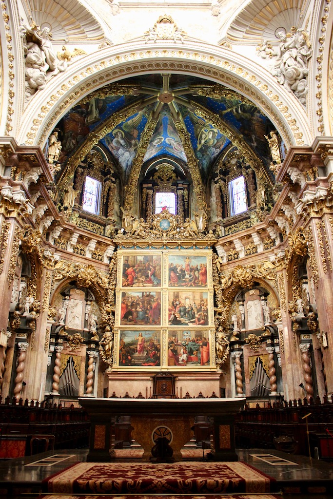 https://mdw-travel-data-us-east-1.s3.amazonaws.com/img/country/Spain/Valencia-Cathedral/img_01.jpg