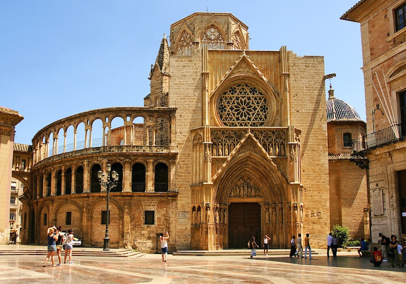 https://mdw-travel-data-us-east-1.s3.amazonaws.com/img/country/Spain/Valencia-Cathedral/img_04.jpg
