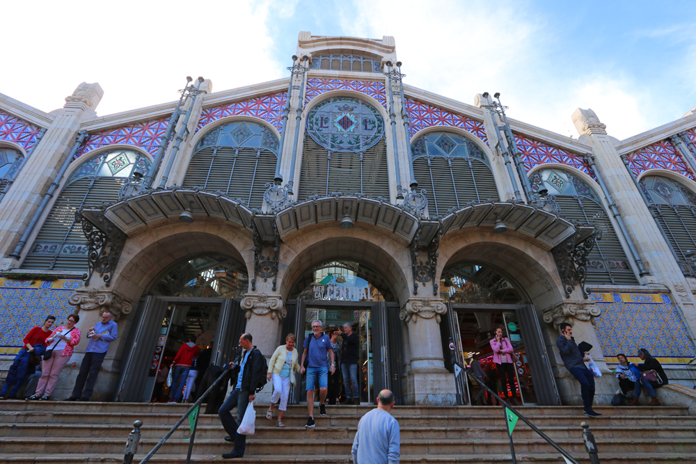 https://mdw-travel-data-us-east-1.s3.amazonaws.com/img/country/Spain/Valencia-Central-Market/img_02.jpg