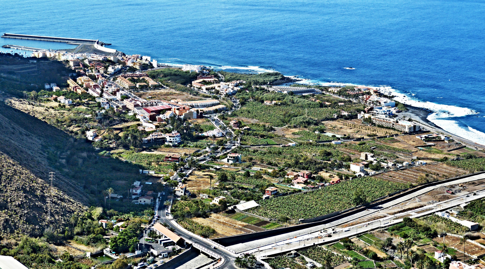 https://mdw-travel-data-us-east-1.s3.amazonaws.com/img/country/Spain/Valle-Gran-Rey/img_02.jpg