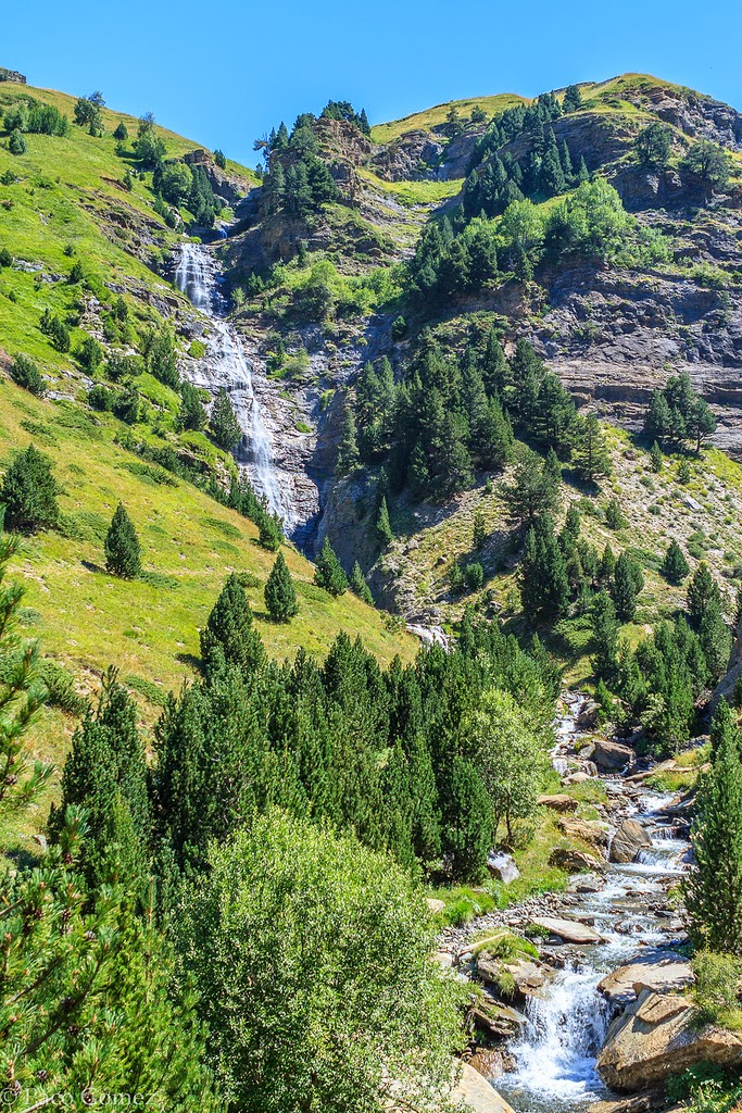 https://mdw-travel-data-us-east-1.s3.amazonaws.com/img/country/Spain/Valle-de-Benasque/img_02.jpg