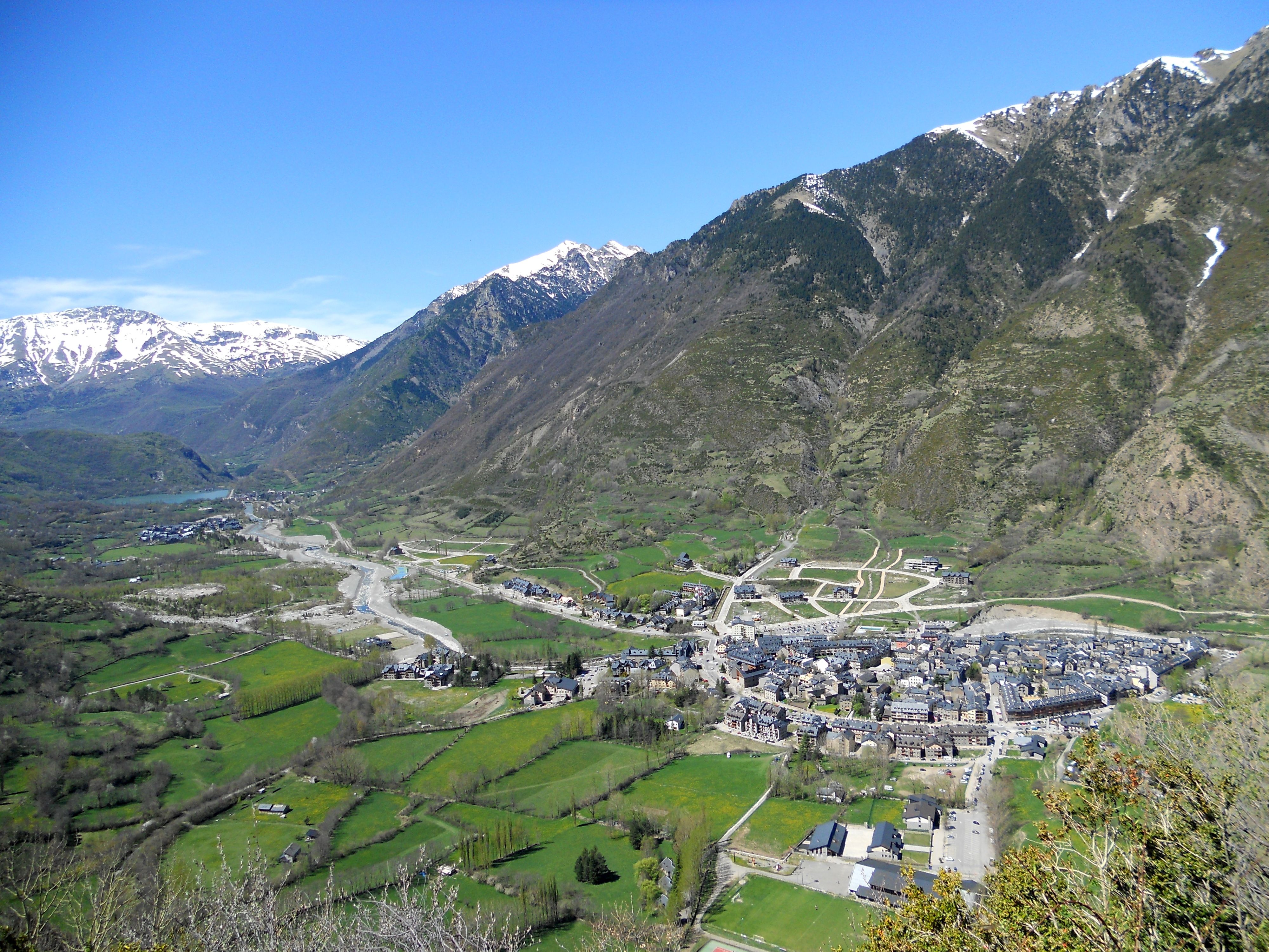 https://mdw-travel-data-us-east-1.s3.amazonaws.com/img/country/Spain/Valle-de-Benasque/img_03.jpg