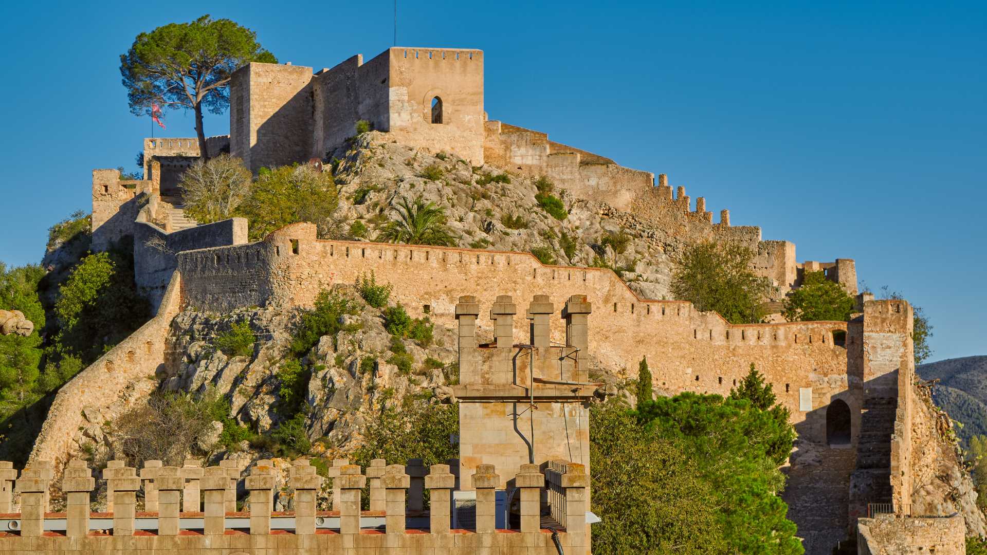 https://mdw-travel-data-us-east-1.s3.amazonaws.com/img/country/Spain/Xativa-Castle/img_01.jpg