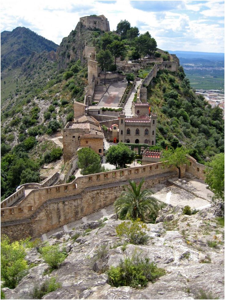 https://mdw-travel-data-us-east-1.s3.amazonaws.com/img/country/Spain/Xativa-Castle/img_03.jpg