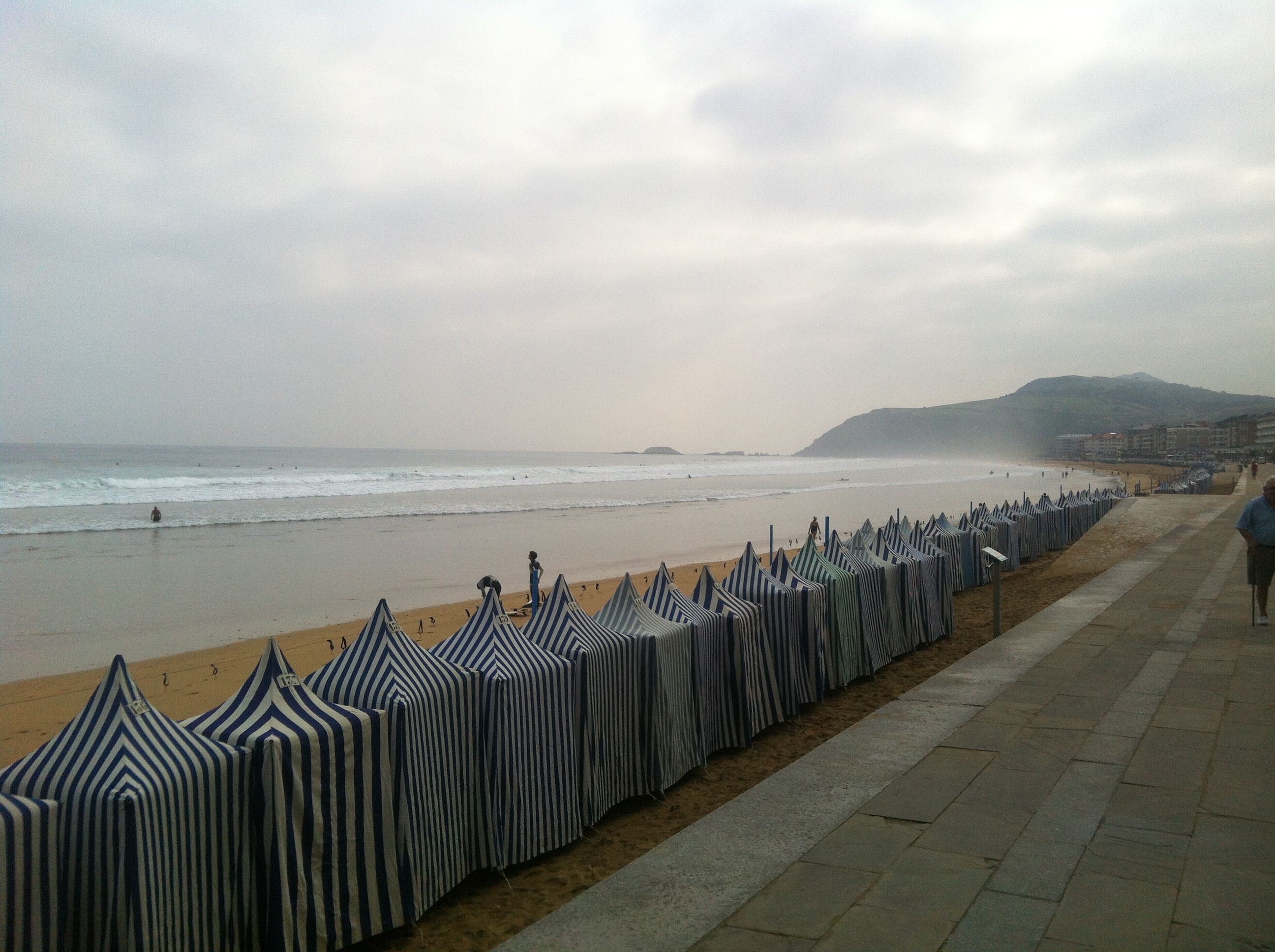 https://mdw-travel-data-us-east-1.s3.amazonaws.com/img/country/Spain/Zarautz-Beach/img_03.jpg
