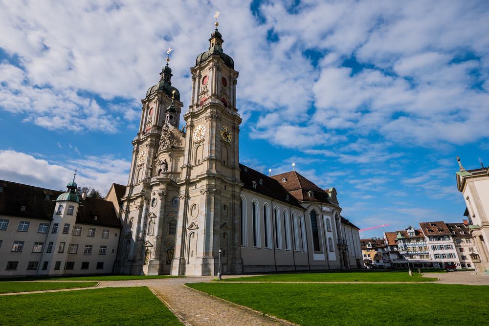https://mdw-travel-data-us-east-1.s3.amazonaws.com/img/country/Switzerland/Abbey-of-Saint-Gall/img_02.jpg