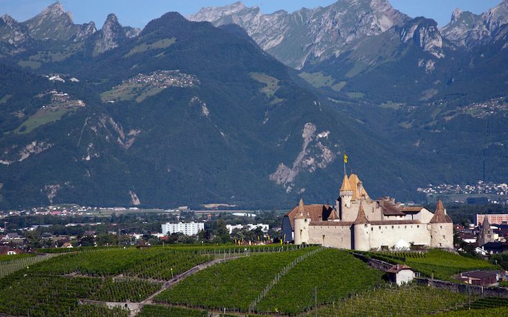 https://mdw-travel-data-us-east-1.s3.amazonaws.com/img/country/Switzerland/Aigle-Castle/img_00.jpg