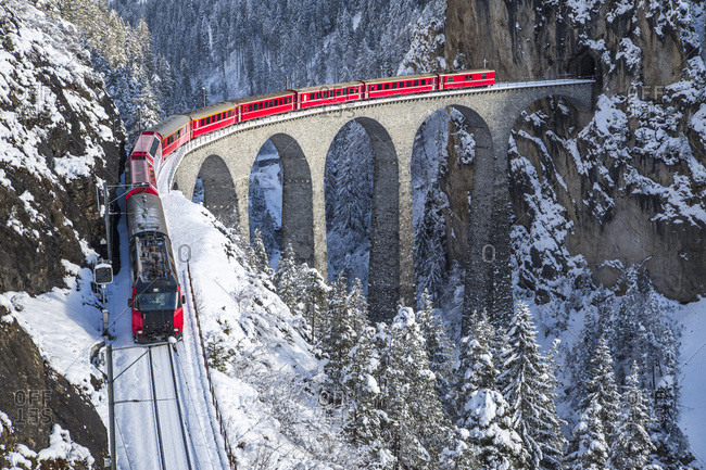https://mdw-travel-data-us-east-1.s3.amazonaws.com/img/country/Switzerland/Albula-Railway/img_02.jpg