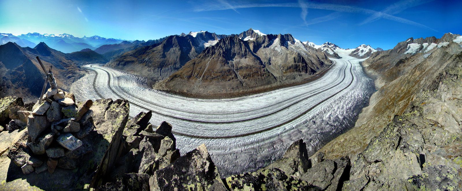 https://mdw-travel-data-us-east-1.s3.amazonaws.com/img/country/Switzerland/Aletsch-Glacier/img_02.jpg