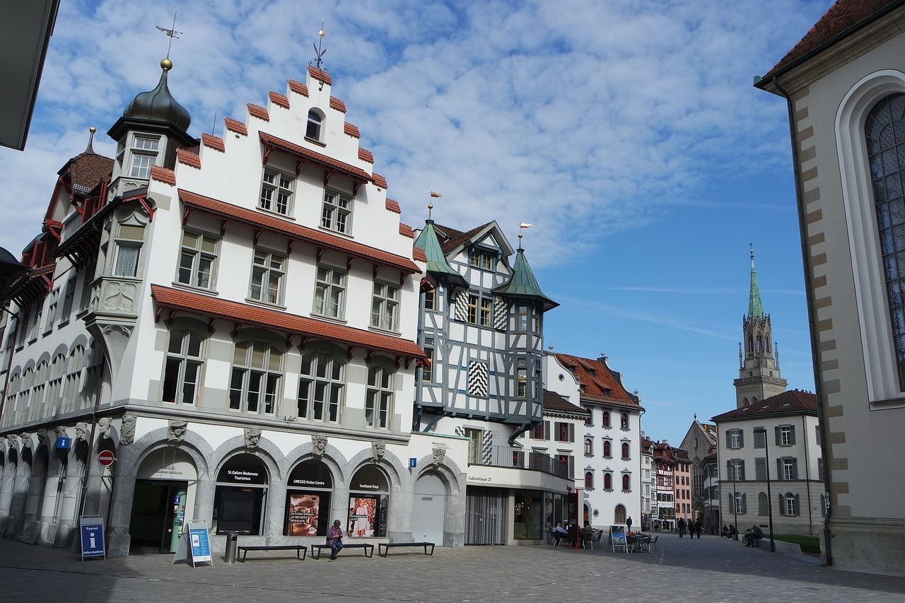 https://mdw-travel-data-us-east-1.s3.amazonaws.com/img/country/Switzerland/Altstadt-St-Gallen/img_01.jpg