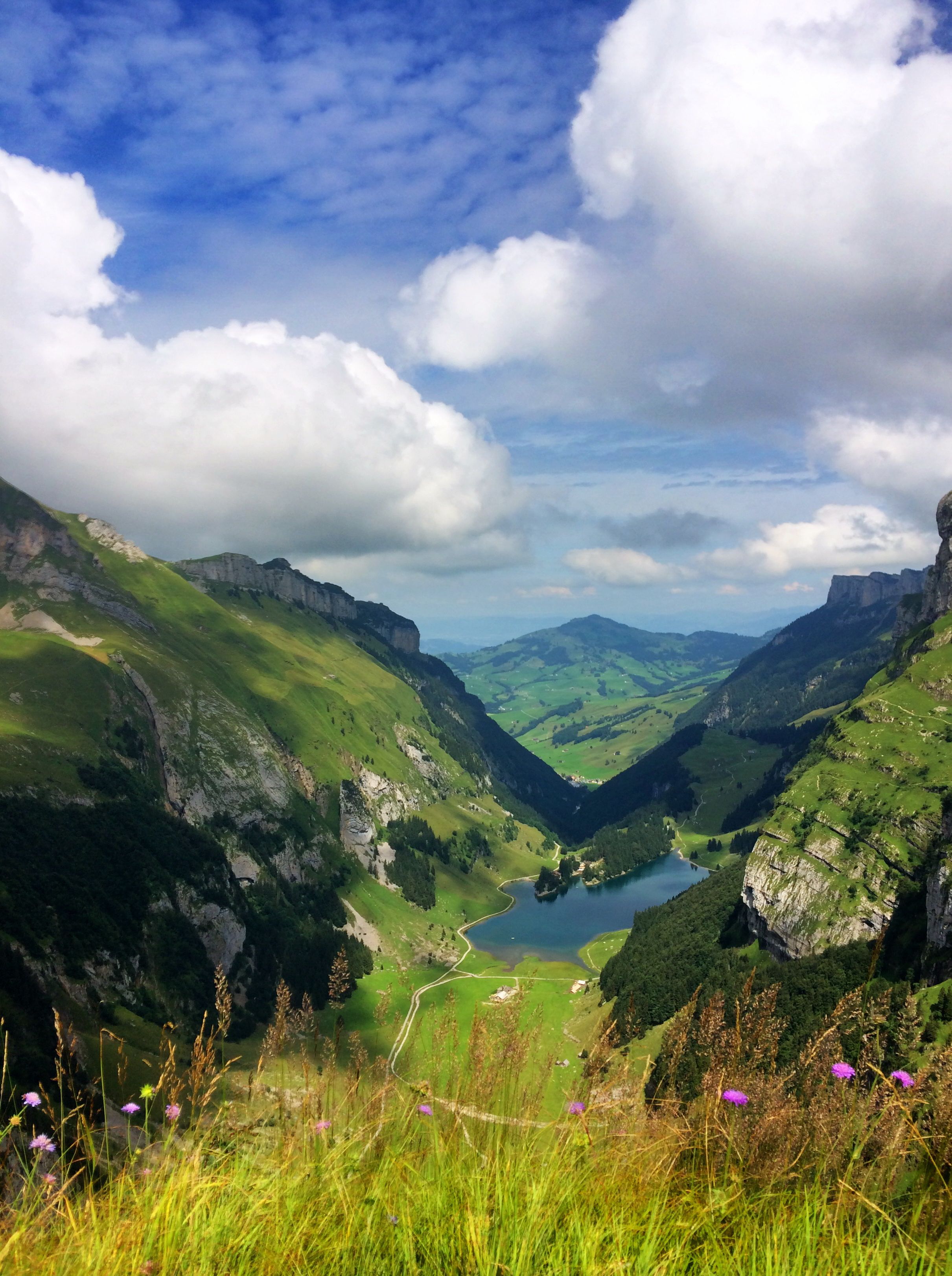 https://mdw-travel-data-us-east-1.s3.amazonaws.com/img/country/Switzerland/Appenzell/img_01.jpg