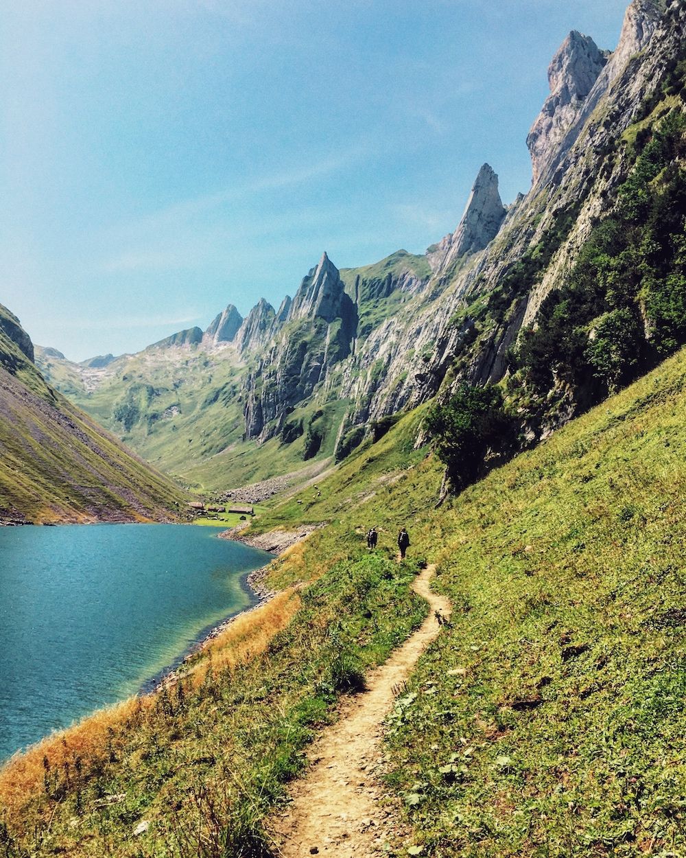 https://mdw-travel-data-us-east-1.s3.amazonaws.com/img/country/Switzerland/Appenzell/img_02.jpg