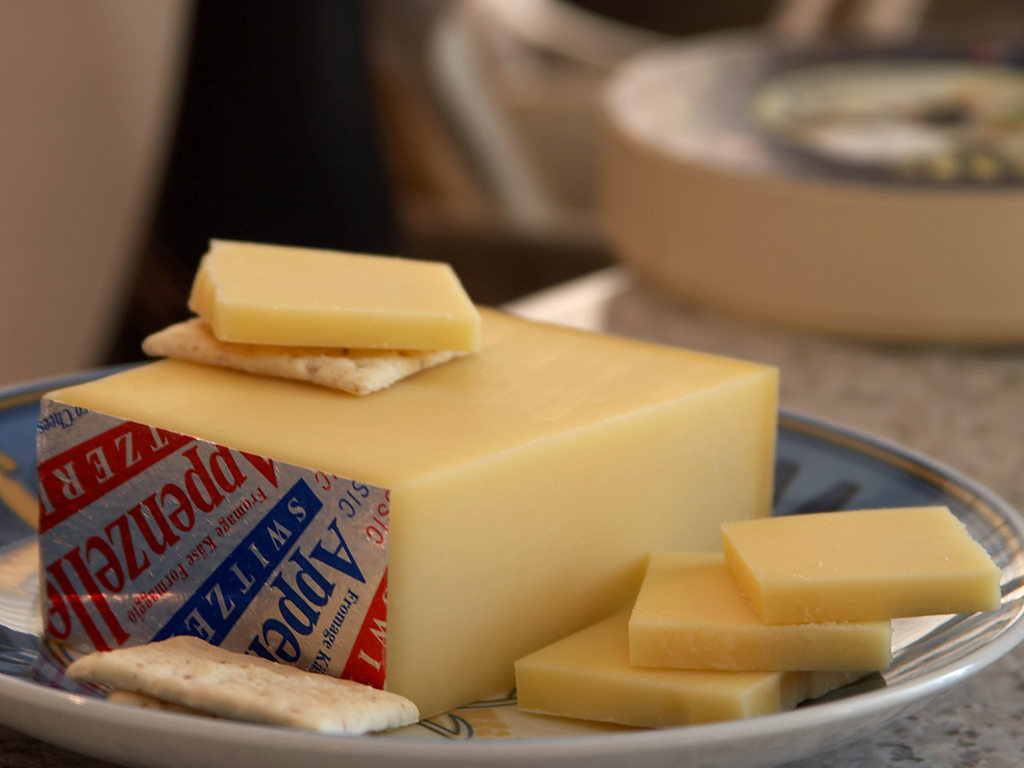 https://mdw-travel-data-us-east-1.s3.amazonaws.com/img/country/Switzerland/Appenzeller-Cheese-Factory/img_02.jpg