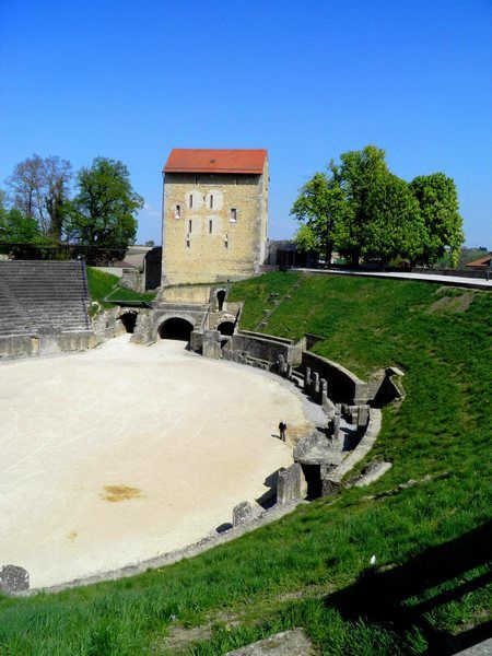 https://mdw-travel-data-us-east-1.s3.amazonaws.com/img/country/Switzerland/Avenches-Roman-Amphitheatre/img_03.jpg
