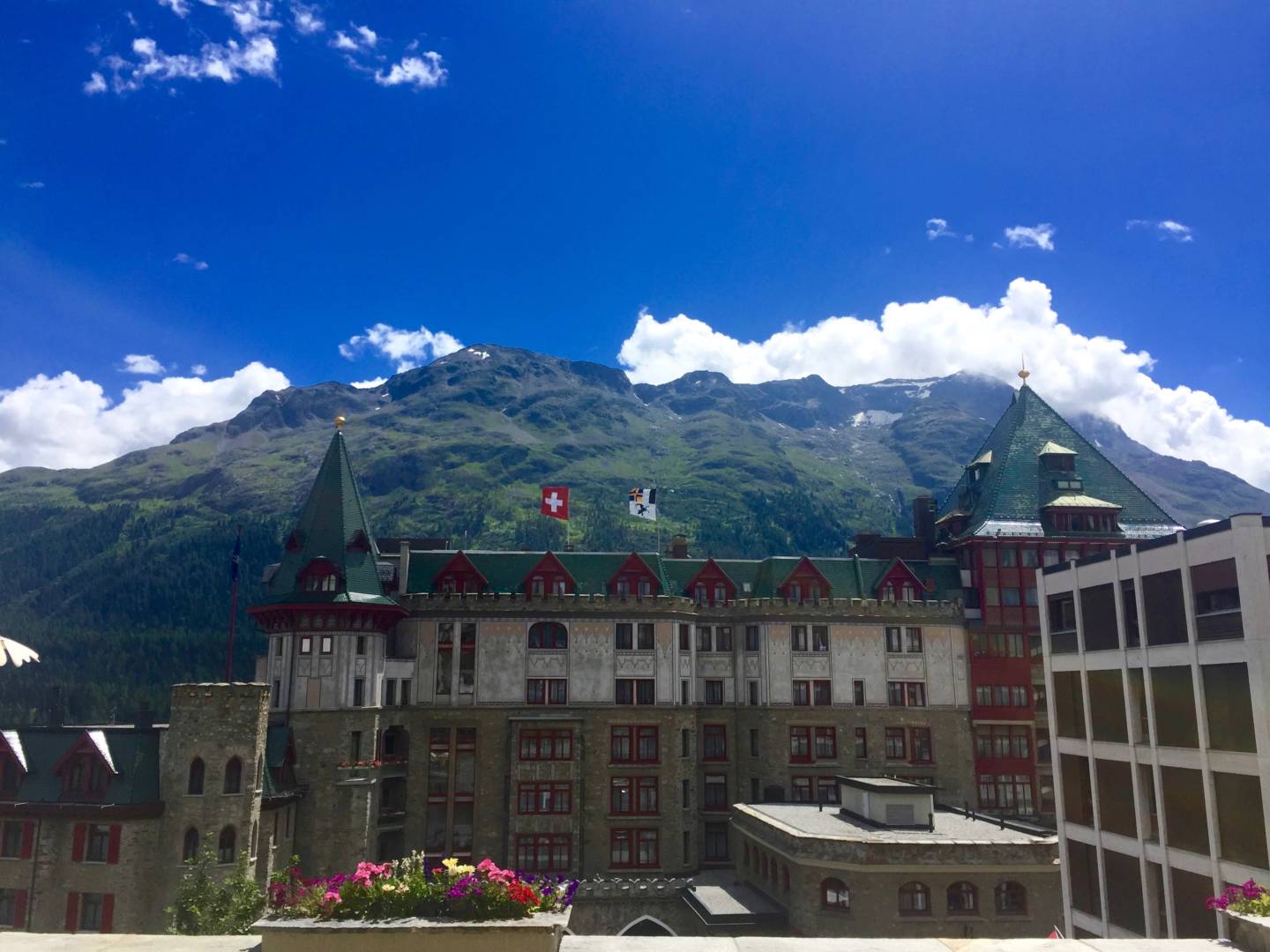 https://mdw-travel-data-us-east-1.s3.amazonaws.com/img/country/Switzerland/Badrutts-Palace-Hotel/img_03.jpg