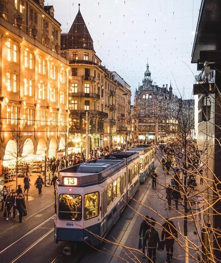 https://mdw-travel-data-us-east-1.s3.amazonaws.com/img/country/Switzerland/Bahnhofstrasse/img_03.jpg