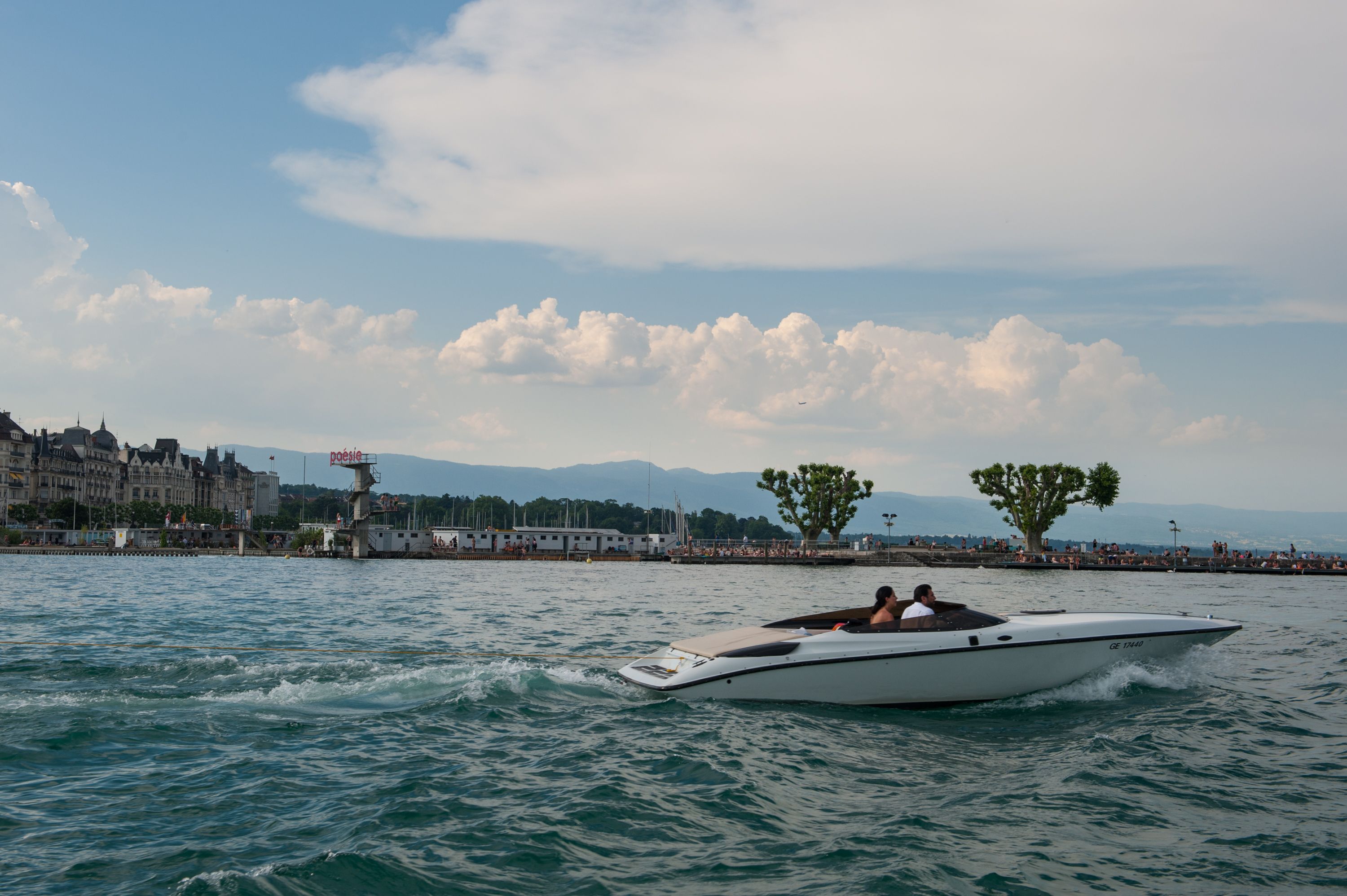 https://mdw-travel-data-us-east-1.s3.amazonaws.com/img/country/Switzerland/Bains-des-Paquis/img_01.jpg